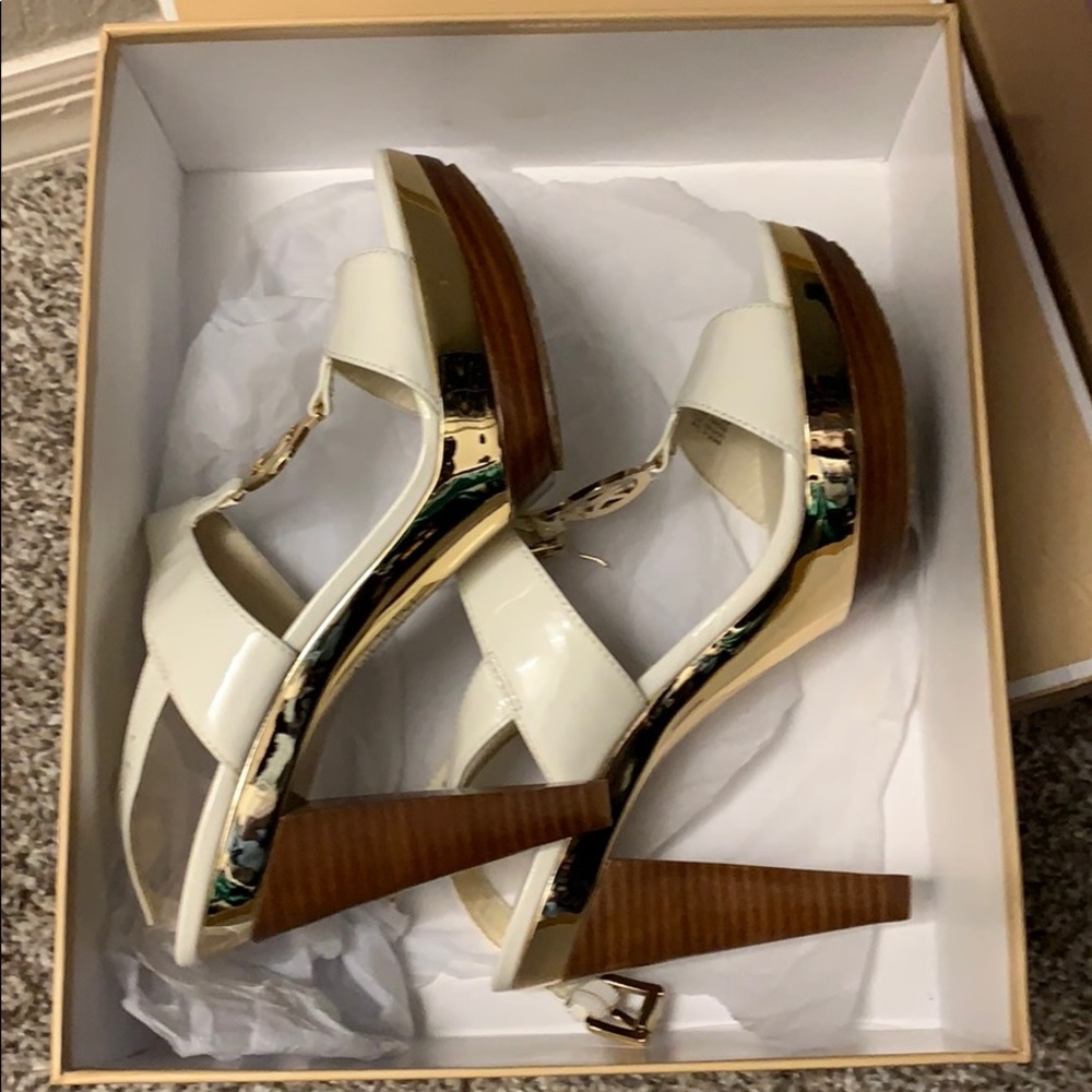 Heels - Picture 3 of 3